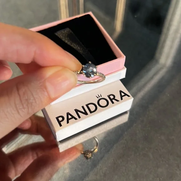 Pandora crown ring size 7 - Picture 2 of 2